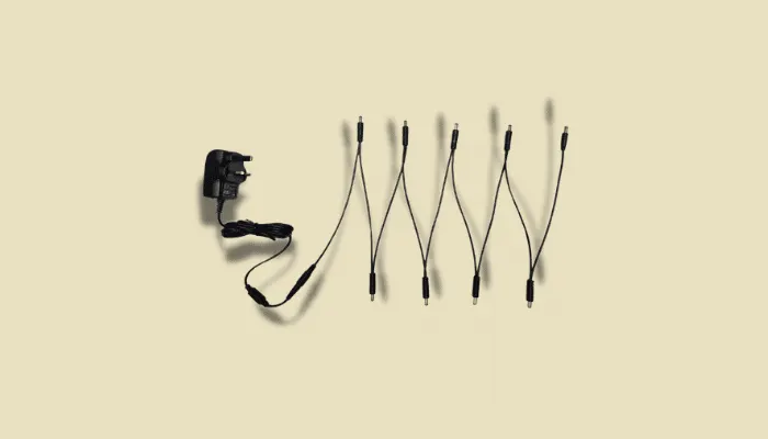 Photo of a daisy-chain power supply, used to power several pedals from one output.
