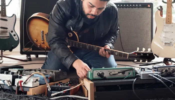Infographic showing how to set levels on guitar pedals for a balanced, consistent volume.