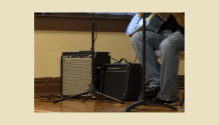 Diagram of a wet/dry guitar rig using two amps, one for dry tone and one for wet effects.