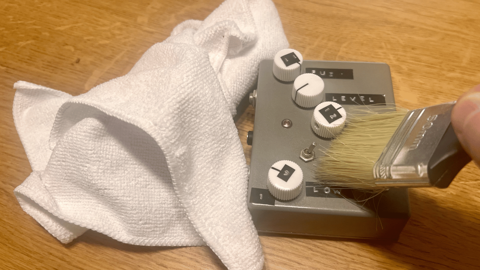 cleaning pedal paintbrush